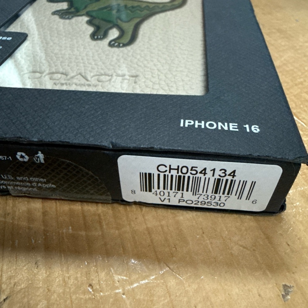 Coach Dinosaur iPhone slim wrap Case NIB beige embossed T-Rex. iPhone 16 - Picture 3 of 4